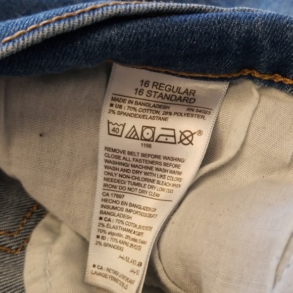 Shorts - Picture 3 of 4